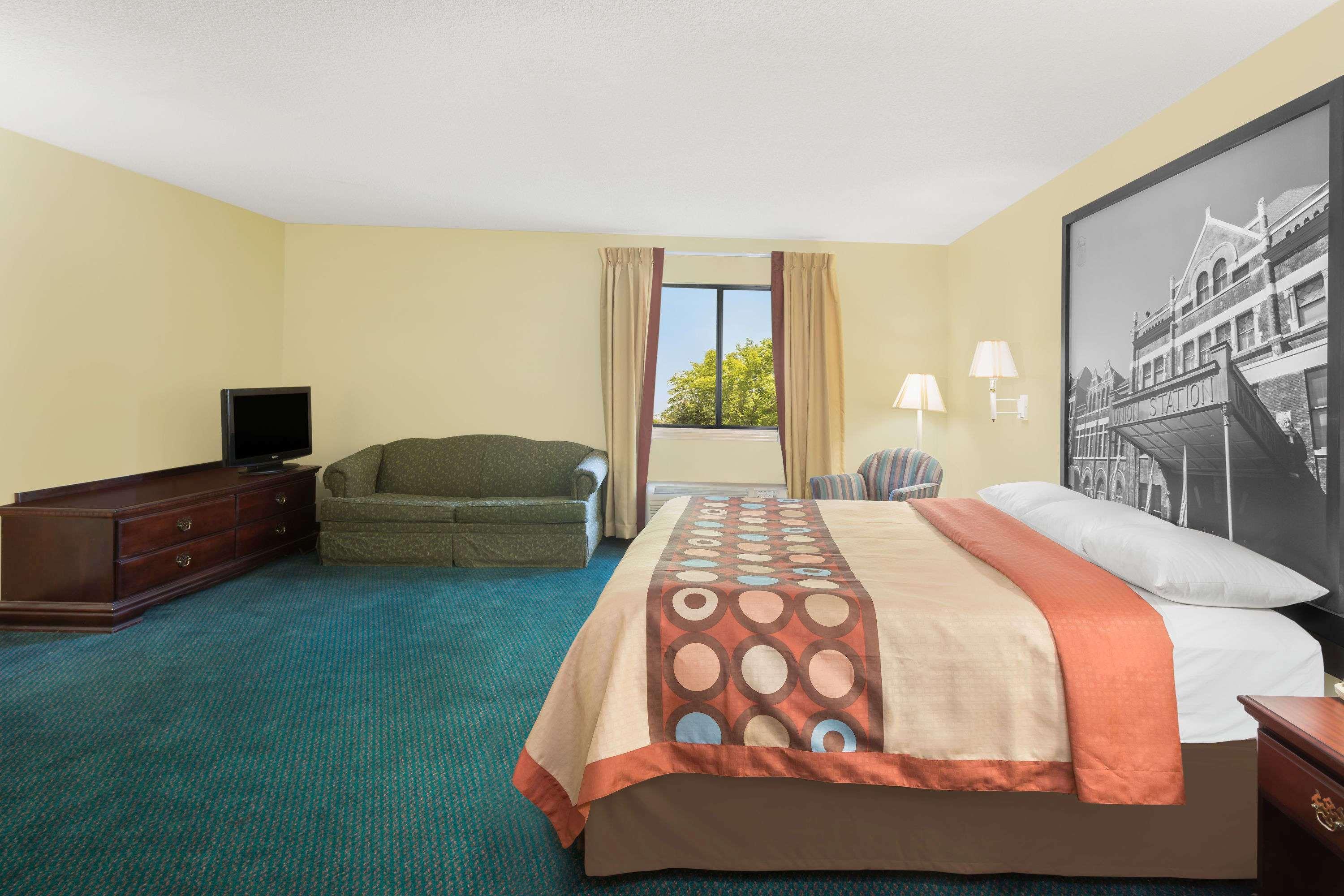 Super 8 By Wyndham I-65 3*