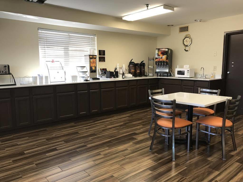 Super 8 By Wyndham I-65 Motel 3*
